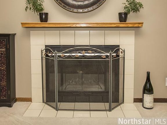 4th image of 972 Heritage Ct E