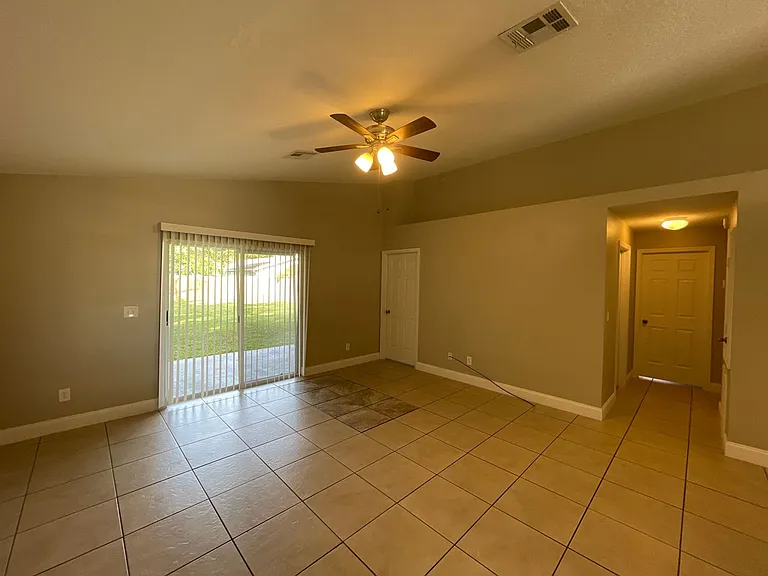 810 Montana Ave — Photo 8