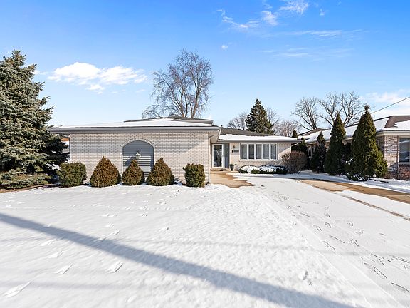 2nd image of 9109 Crescent Ct
