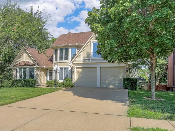 14722 S Brougham Dr, Olathe, KS 66062