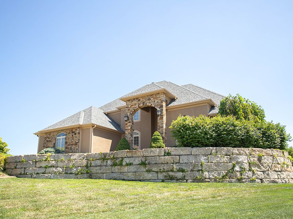 1st image of 2513 NE Willow Creek Ln