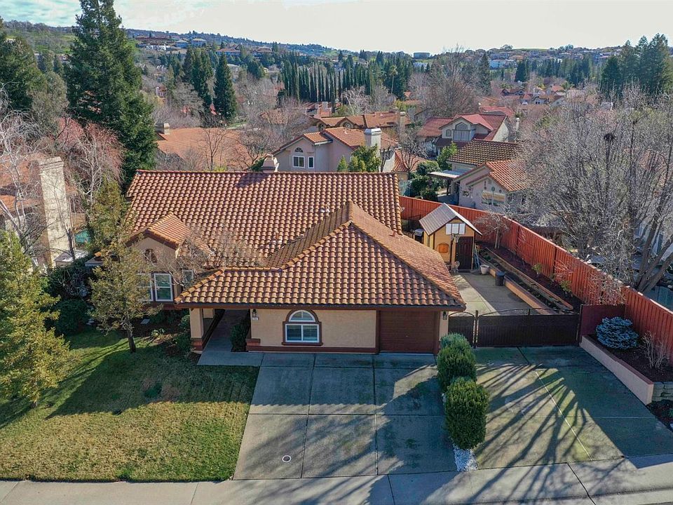 2nd image of 260 Baurer Cir