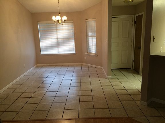 3rd image of 107 Fernwood Cir