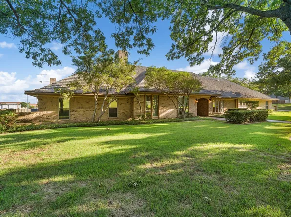 8920 Martin Dr, Fort Worth, TX 76182