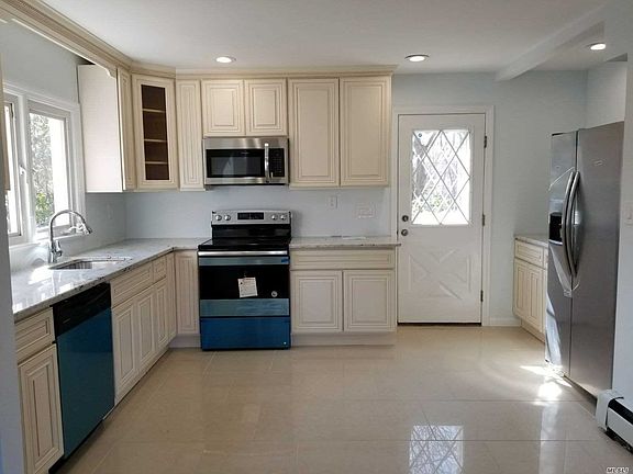 4th image of 22 High Hill Dr