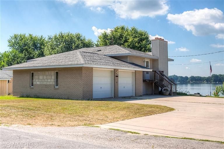 1st image of 16777 Lake Shore Dr
