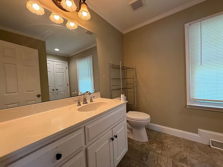 113 Hawthorne St SE — Photo 3