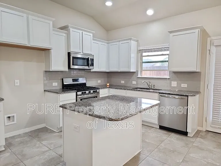 1019 Granbury Cv — Photo 6