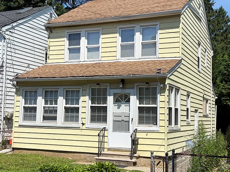6 Walnut Pl — Photo 1