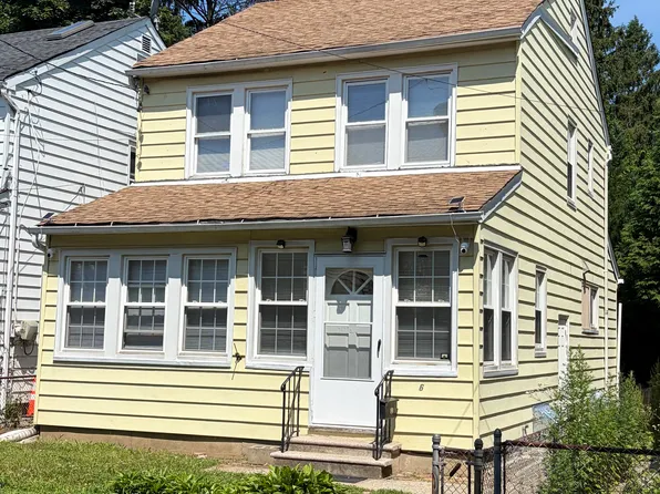 6 Walnut Pl, Great Neck, NY 11021