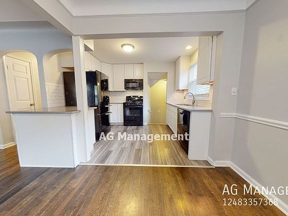 5th image of 20617 Beaufait St