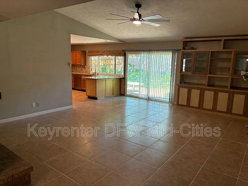 Building Photo - 3801 Hackberry Ln