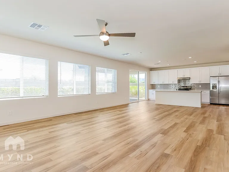 615 N Vine St — Photo 8