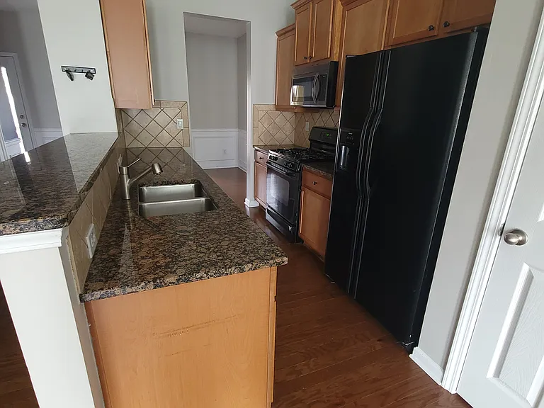 817 Charles Bank Ave SE #817 — Photo 10