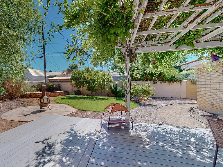2810 Carolina St NE — Photo 40