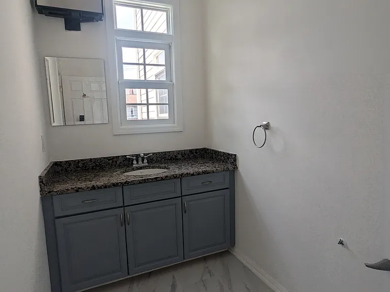200 Burnett Ave #3 — Photo 10