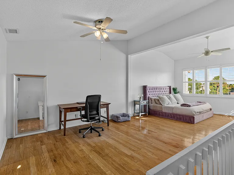209 Myra St — Photo 28