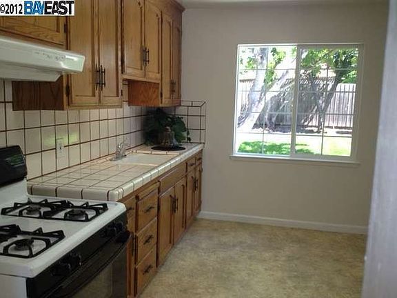 5th image of 353 De Leon Ave