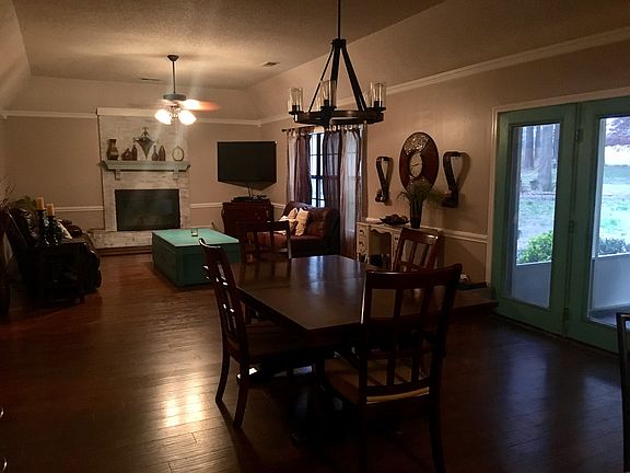 3rd image of 878 Country Club Dr