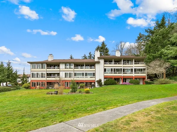 23407 Lakeview Dr, Mountlake Terrace, WA 98043