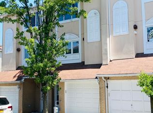 79 Sandywood Ln, Staten Island, NY 10309