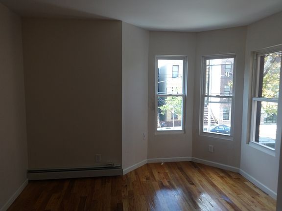 5th image of 1340 Teller Ave