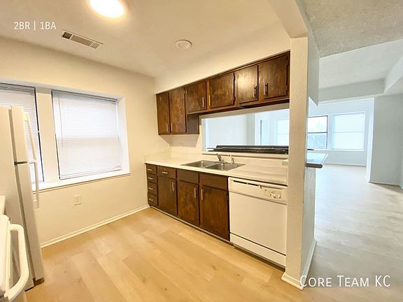 2nd image of 3225 Harrison St APT 2B