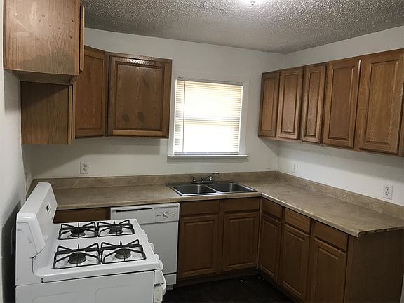 3rd image of 1108 E Inwood Dr
