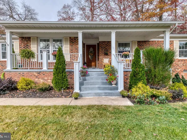 18498 Running Pine Ct, Triangle, VA 22172