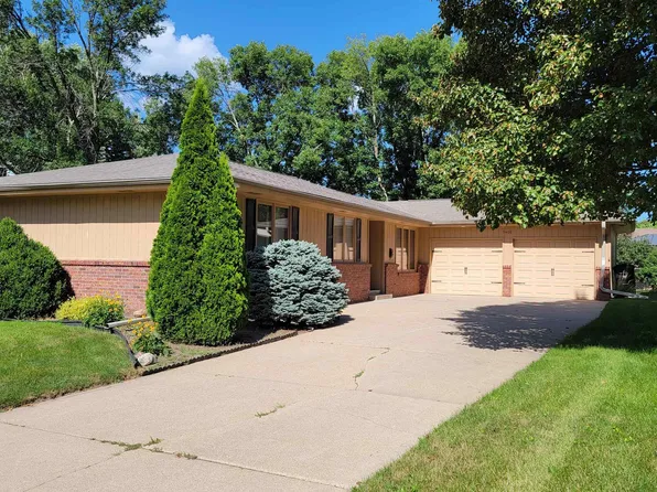 5400 S 65th Street Cir, Lincoln, NE 68516