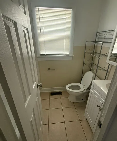 923 Hatton St — Photo 4