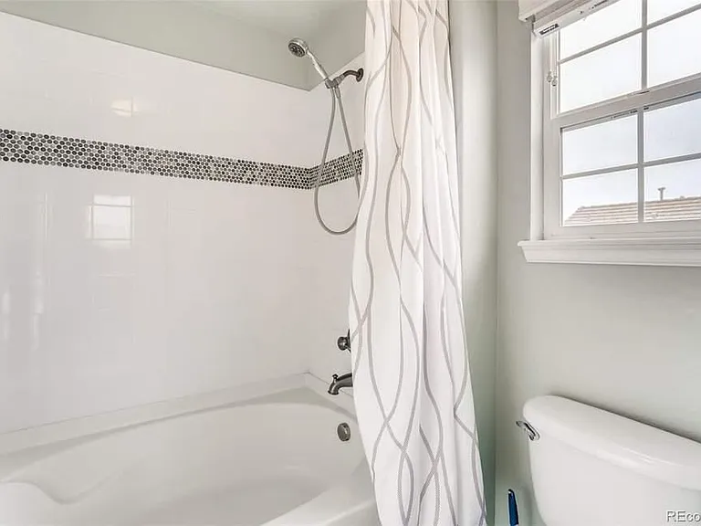 206 Stockwell St — Photo 11