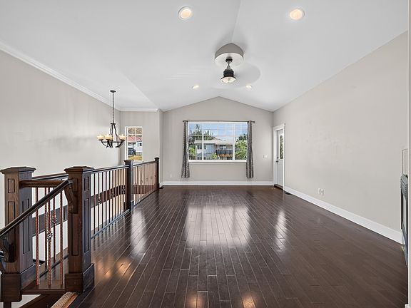 3rd image of 885 Georgeann Rd
