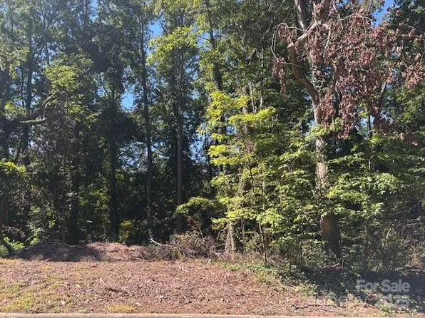 1550 & 1560 9th Street Ln NW, Hickory, NC 28601