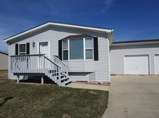636 Bluebird Cir #A, Sandwich, IL 60548