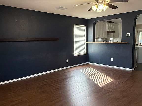 3rd image of 515 Red Robin Dr