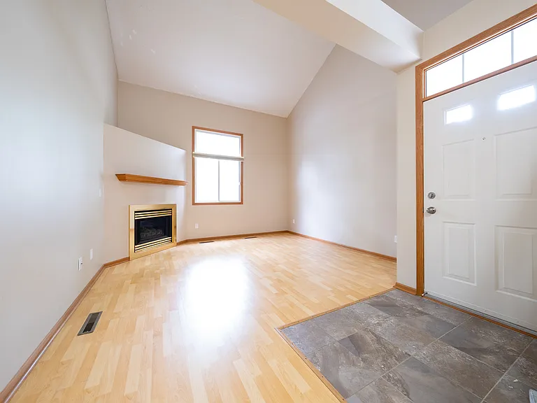 2750 Mallard Dr — Photo 2