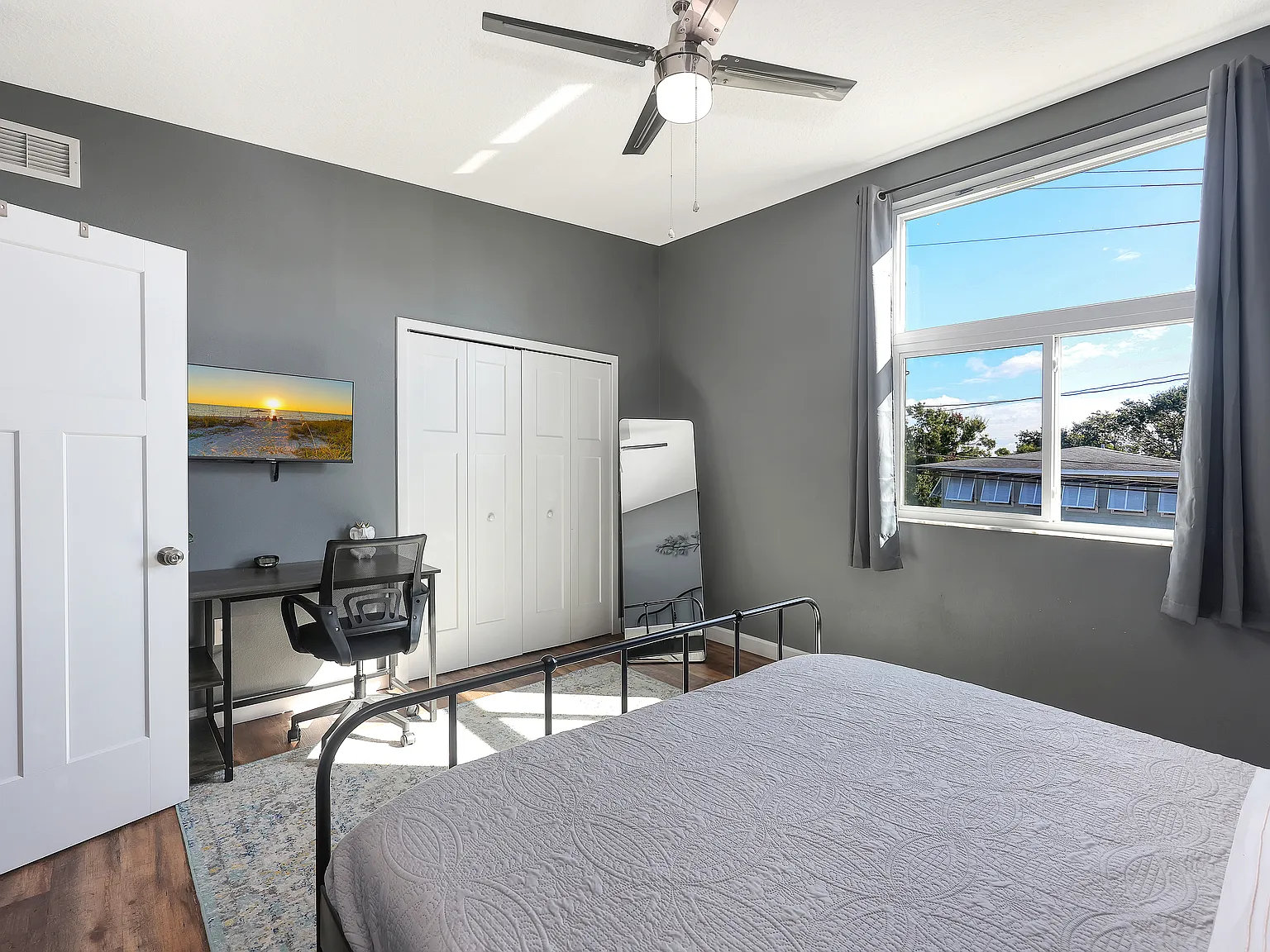 2 bed, 920 sqft, $1,895 — Photo 1