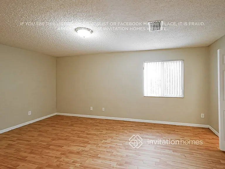 2300 SW 106th Ave — Photo 10