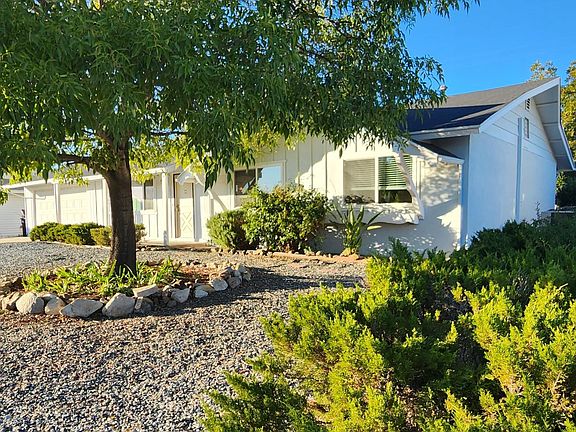 Beautiful Street, One story... Cozy.