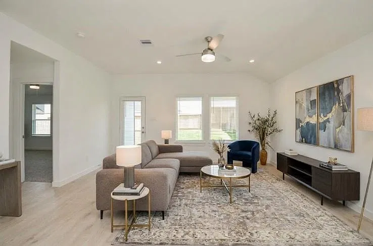3 bed, 2.0 bath, 1595 sqft, $2,200 — Photo 2