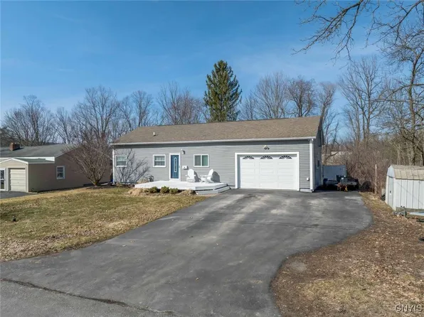 115 Pembrook Dr, Syracuse, NY 13205