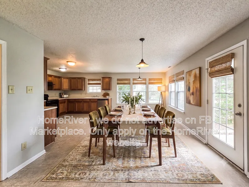 4 bed, 2.5 bath, 3245 sqft, $2,374 — Photo 3