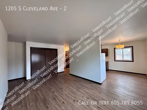 1205 S Cleveland Ave #2, Sioux Falls, SD 57103