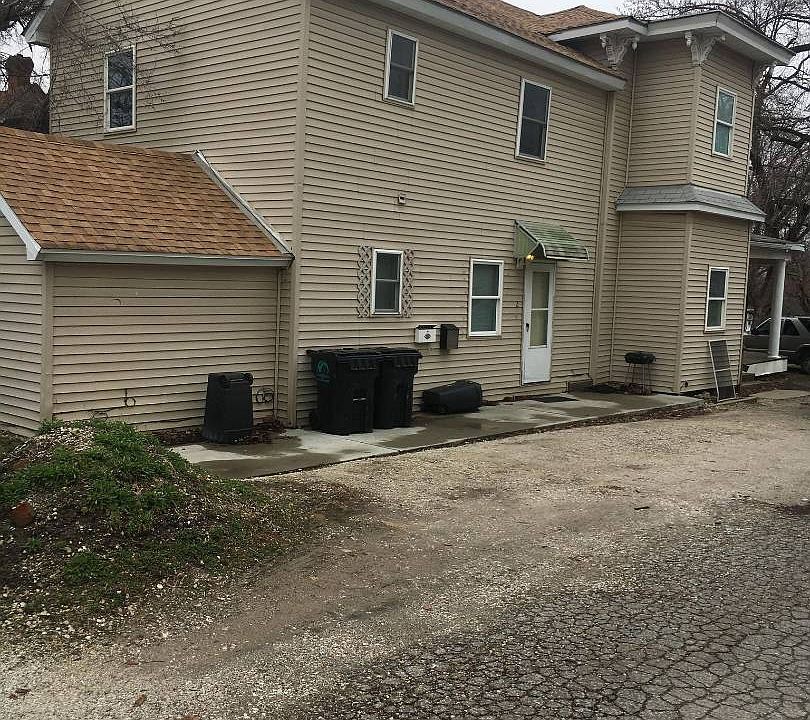 2nd image of 123 W Perry St