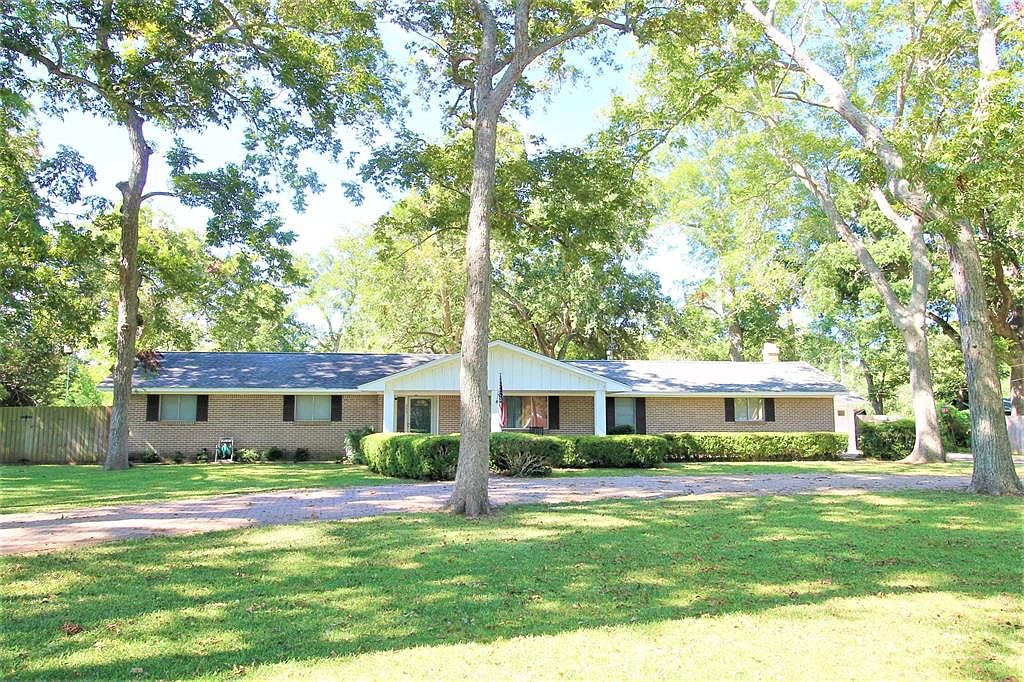 425 Southern Oaks Dr, Lake Jackson, TX 77566 MLS 7032971 Zillow