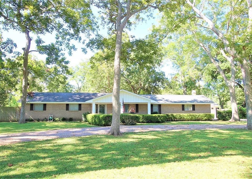 425 Southern Oaks Dr, Lake Jackson, TX 77566 MLS 7032971 Zillow