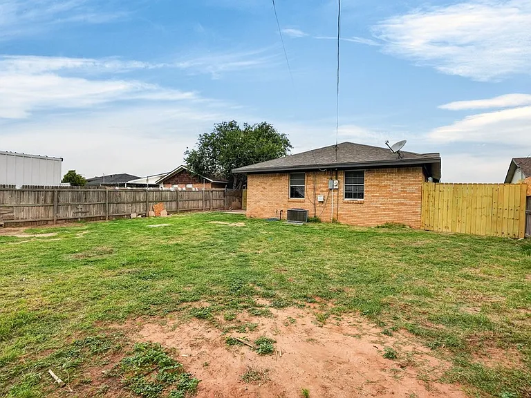 4427 Leddy Dr — Photo 37