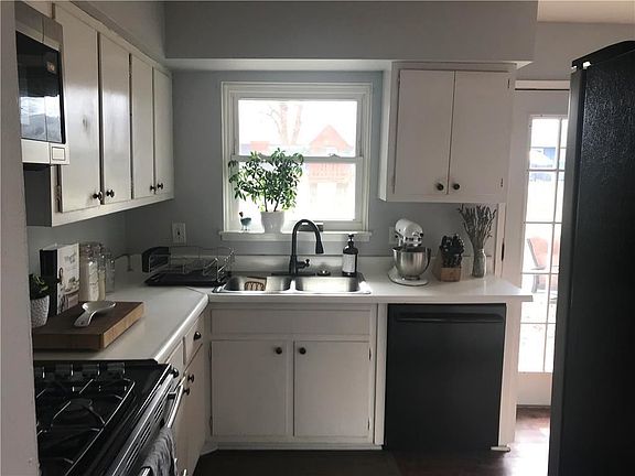 2nd image of 406 Corral Dr