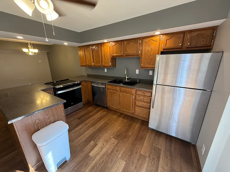 1225 Chancellor Dr — Photo 5